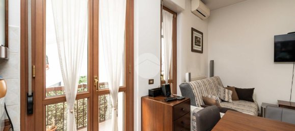 2-salle Appartement à Milan, Italy No. 243973 6