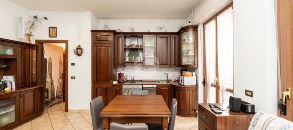 2-salle Appartement à Milan, Italy No. 243973 14