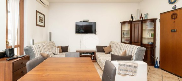 2-salle Appartement à Milan, Italy No. 243973 16