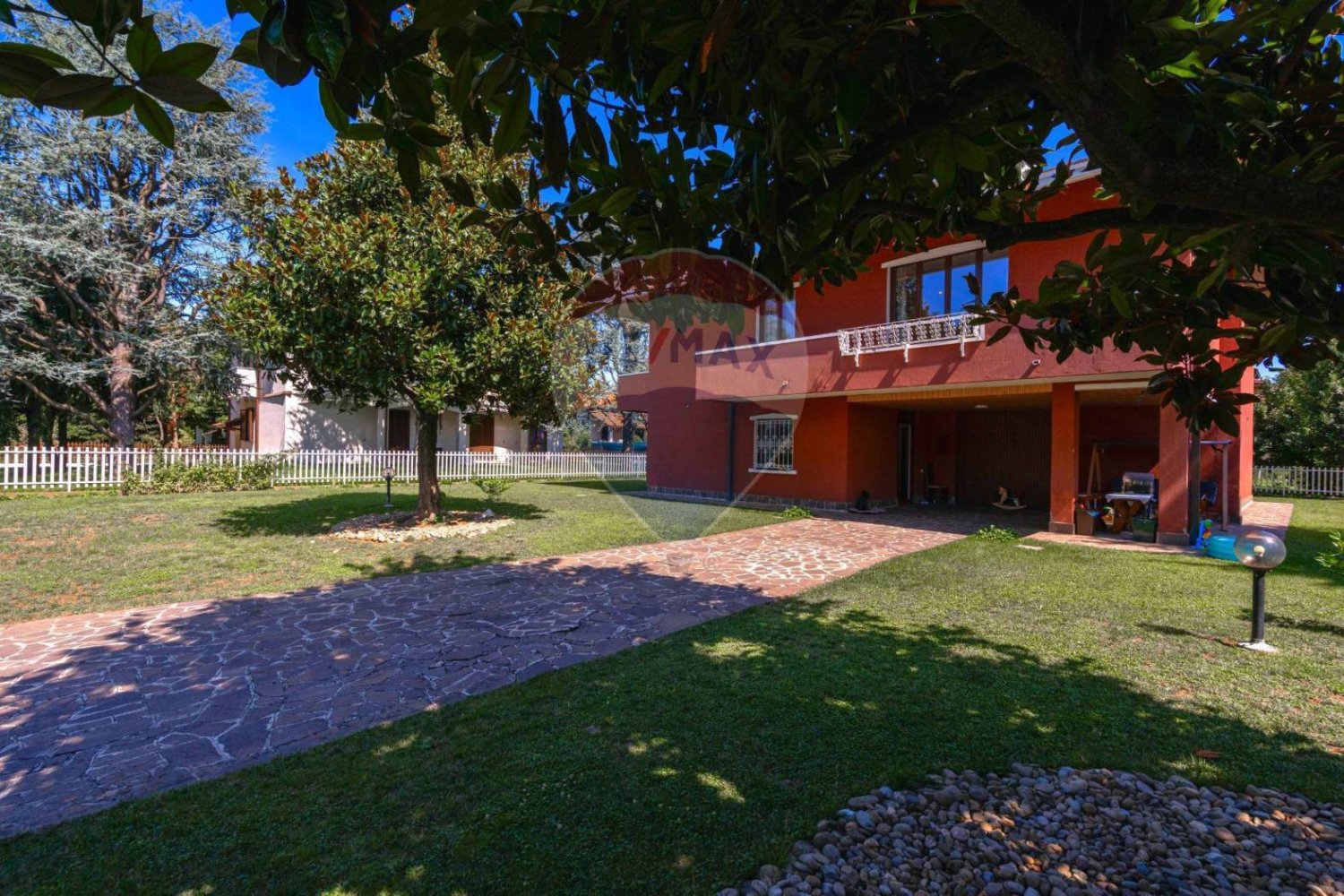 Villa de 6 dormitorios en Arcore, Italy No. 267032