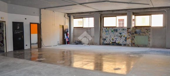 Almacén de 4 habitaciónes en Gussago, Italy No. 122298 2