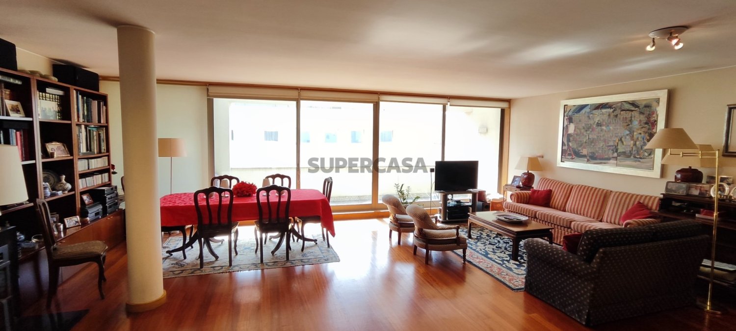 Dúplex de 4 dormitorios en Matosinhos, Portugal No. 209413