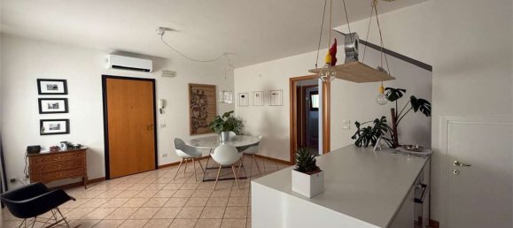 3 rooms Apartment in Montebelluna, Italy No. 261297 2