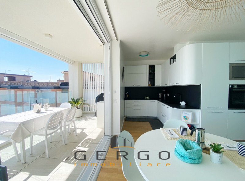 Ático de 3 dormitorios en Jesolo, Italy No. 220550