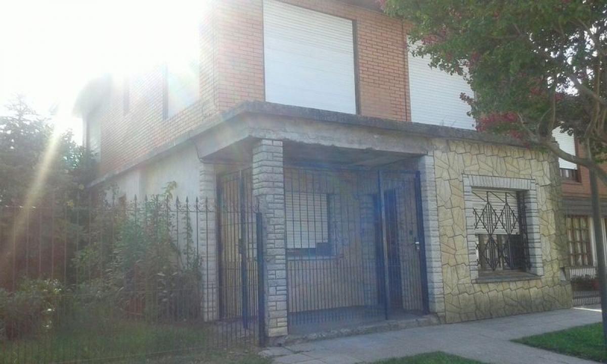 4 bedrooms House in Mar del Plata, Argentina No. 72804