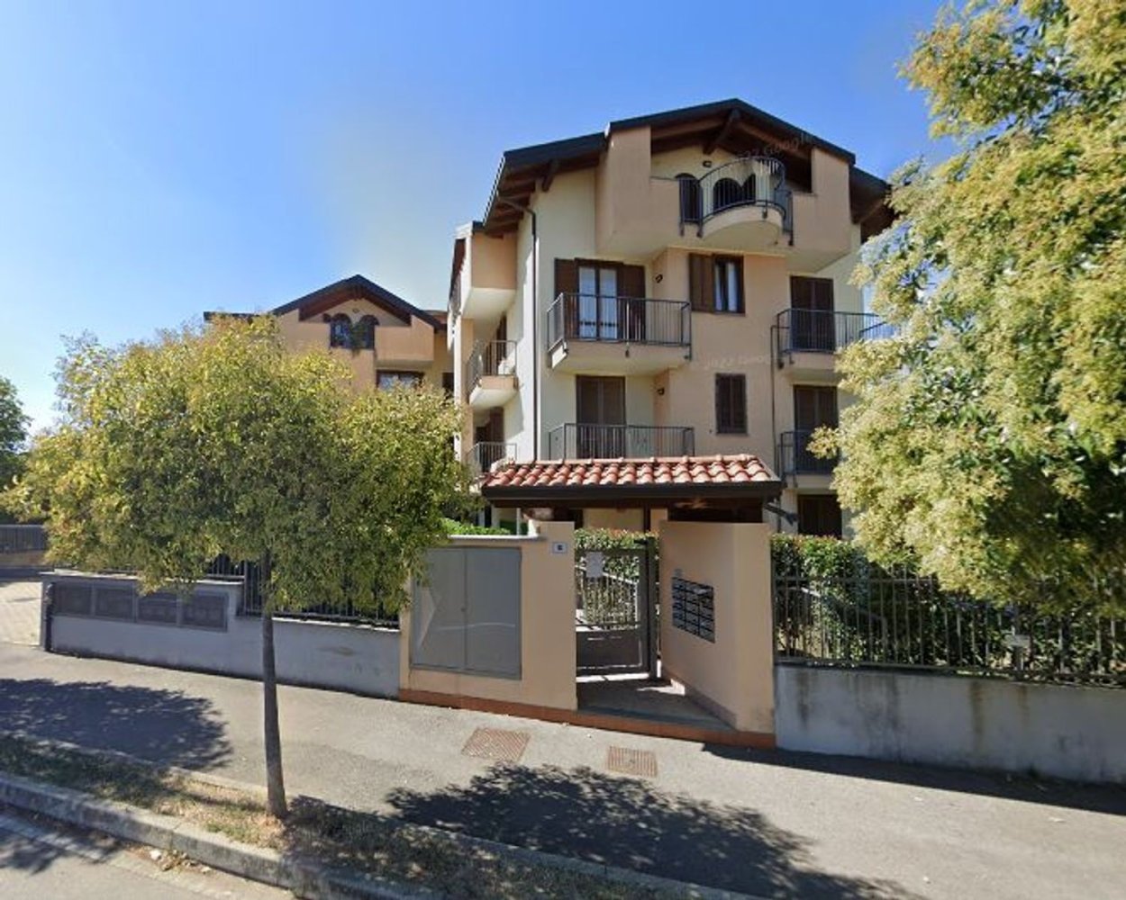 2 rooms Apartment in Cassano Magnago, Italy No. 5420