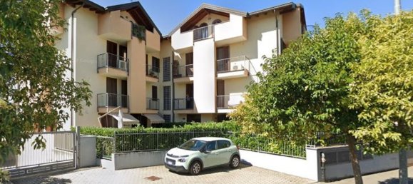 2 rooms Apartment in Cassano Magnago, Italy No. 5420 3