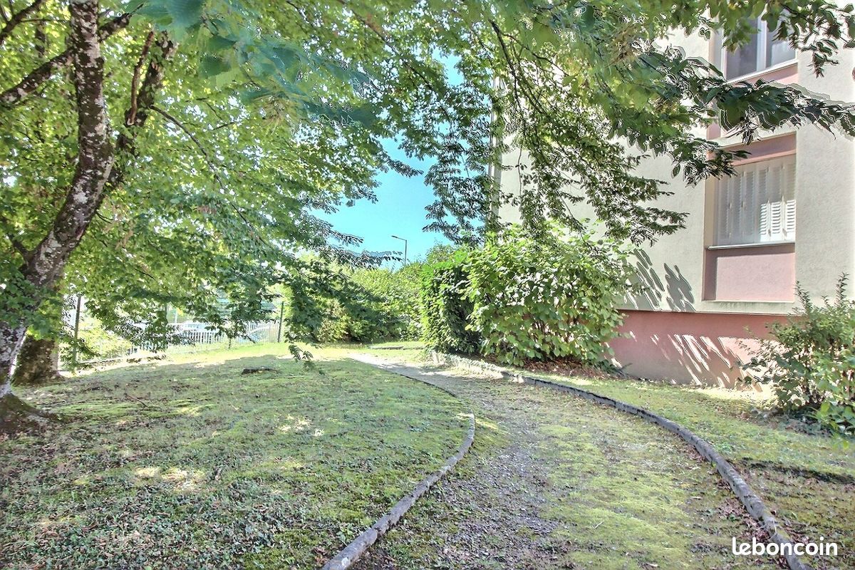 Квартира с 3 спальнями в Сен-Жени-Пуйи, Франция № 335282