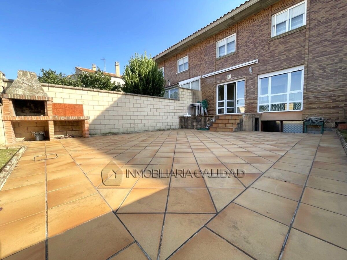 Adosado de 4 dormitorios en Burgos, Spain No. 248109