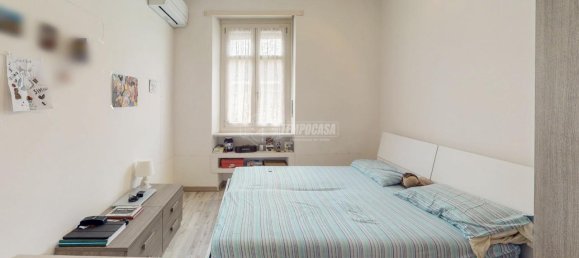 3 rooms Apartment in Turin, Italy No. 136053 2