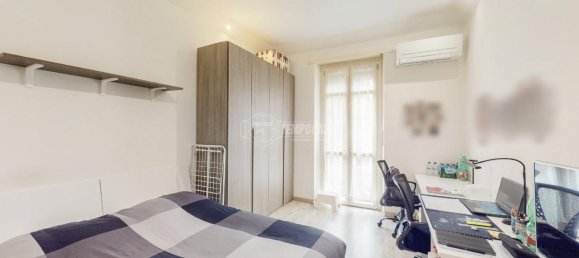 3 rooms Apartment in Turin, Italy No. 136053 3
