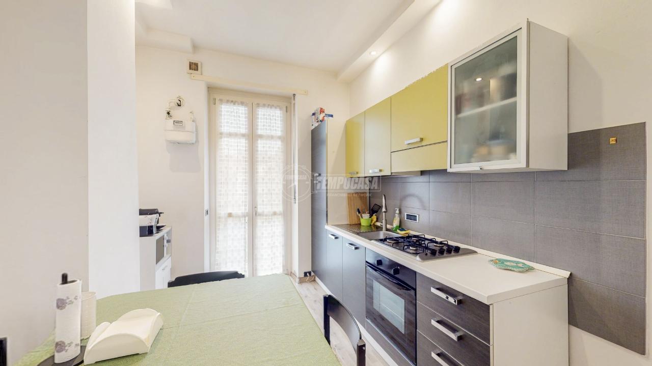 3 rooms Apartment in Turin, Italy No. 136053