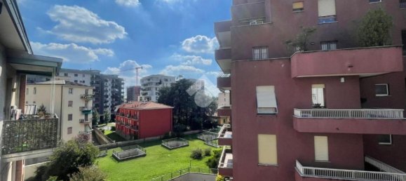 2 bedrooms Apartment in Monza, Italy No. 329799 9