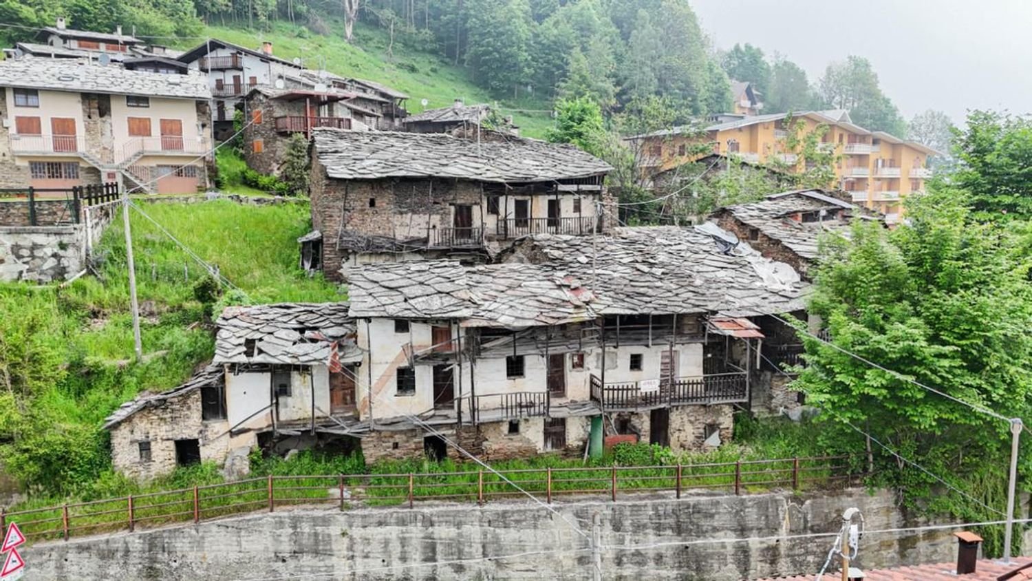 Casa de 7 habitaciónes en Paesana, Italy No. 56178