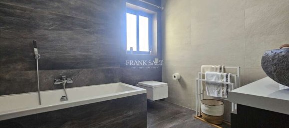 2 bedrooms Penthouse in Zabbar, Malta No. 3005 12