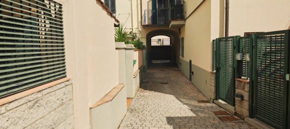 3 bedrooms Apartment in Florence, Italy No. 337575 6