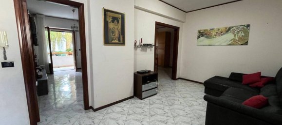4-salle Appartement à San Nicola la Strada, Italy No. 21108 2