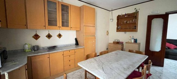 4-salle Appartement à San Nicola la Strada, Italy No. 21108 5