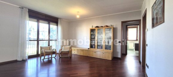 2 bedrooms Apartment in Cerro Maggiore, Italy No. 258192 4