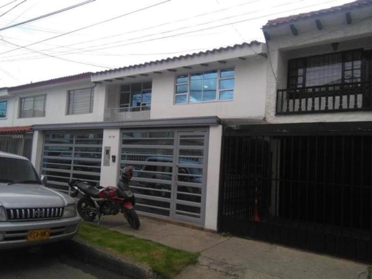 Casa T12 em Bogota, Colombia N.º 11750