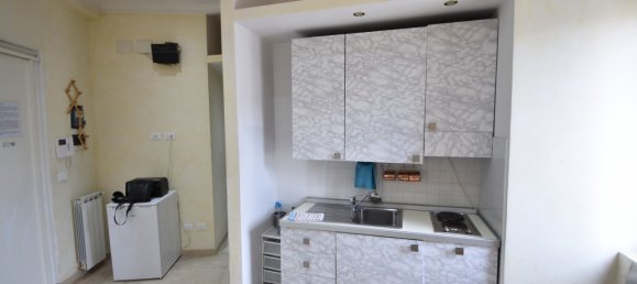 Studio in Rome, Italy No. 120112 4