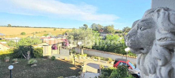 3 bedrooms Villa in Aprilia, Italy No. 343807 2