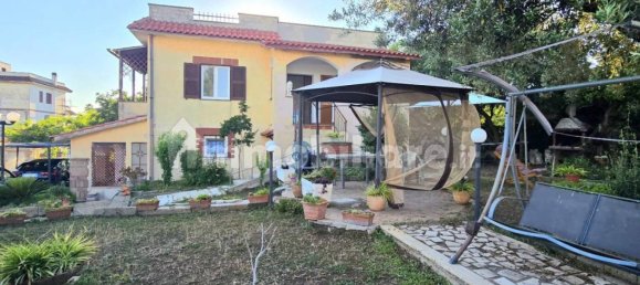 3 bedrooms Villa in Aprilia, Italy No. 343807 4