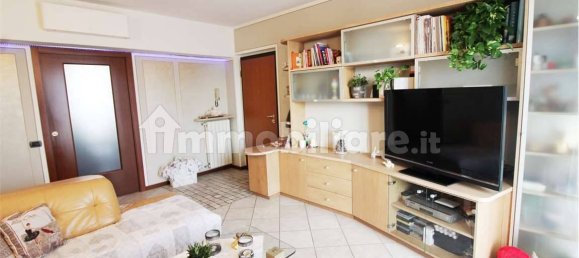 Apartamento de 2 dormitorios en Dalmine, Italy No. 110401 9