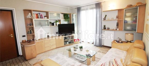 Apartamento de 2 dormitorios en Dalmine, Italy No. 110401 11