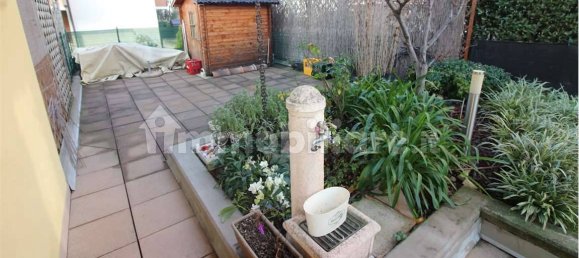 Apartamento de 2 dormitorios en Dalmine, Italy No. 110401 5