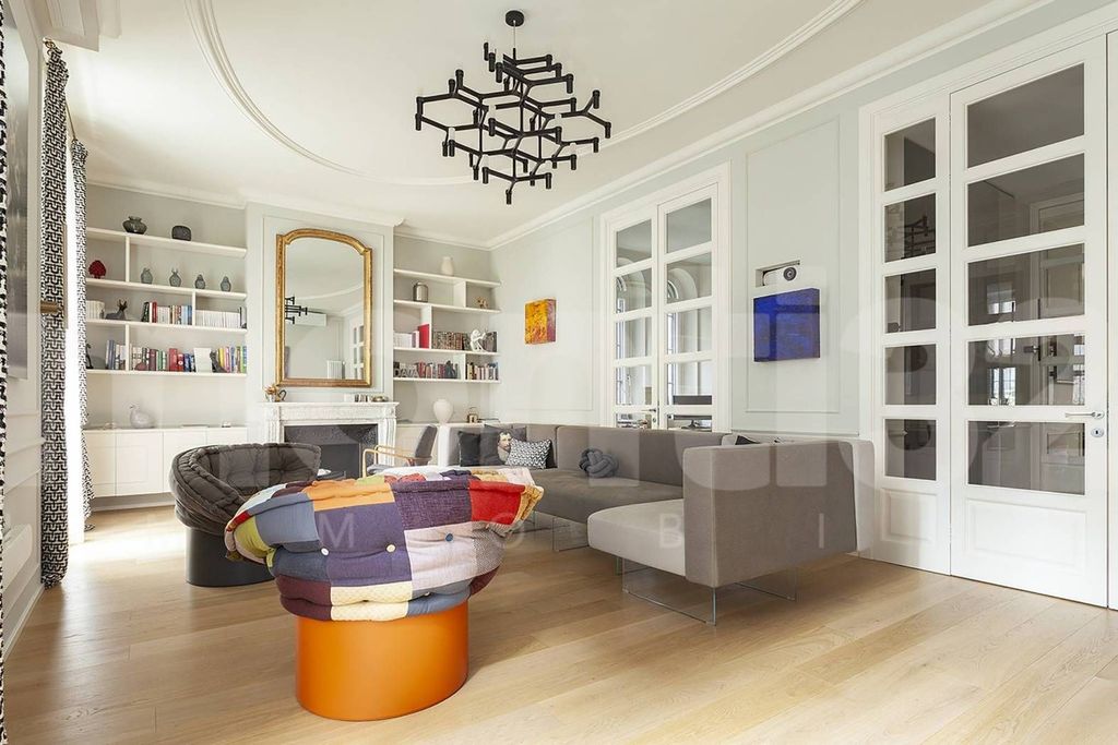 4 bedrooms Apartment in Milan, Italy No. 374188