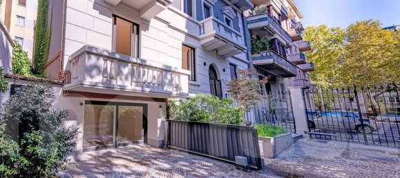 4 bedrooms Apartment in Milan, Italy No. 374188 26