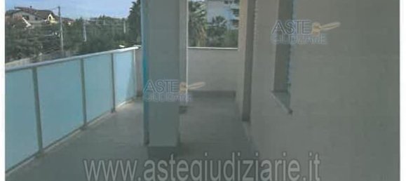 Дом с 11 комнатами в Розето дельи Абруцци, Италия № 98343 8