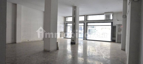 1-Zimmer Gewerbliche Immobilie in Bari, Italy, Nr. 134465 15