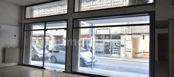 1-Zimmer Gewerbliche Immobilie in Bari, Italy, Nr. 134465 16