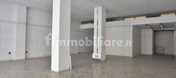 1-Zimmer Gewerbliche Immobilie in Bari, Italy, Nr. 134465 10