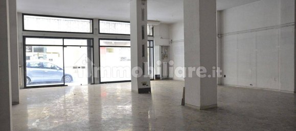 1-Zimmer Gewerbliche Immobilie in Bari, Italy, Nr. 134465 14