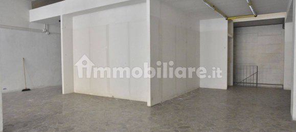 1-Zimmer Gewerbliche Immobilie in Bari, Italy, Nr. 134465 8