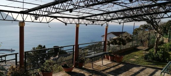 2 Schlafzimmer Villa in Recco, Italy, Nr. 273980 10