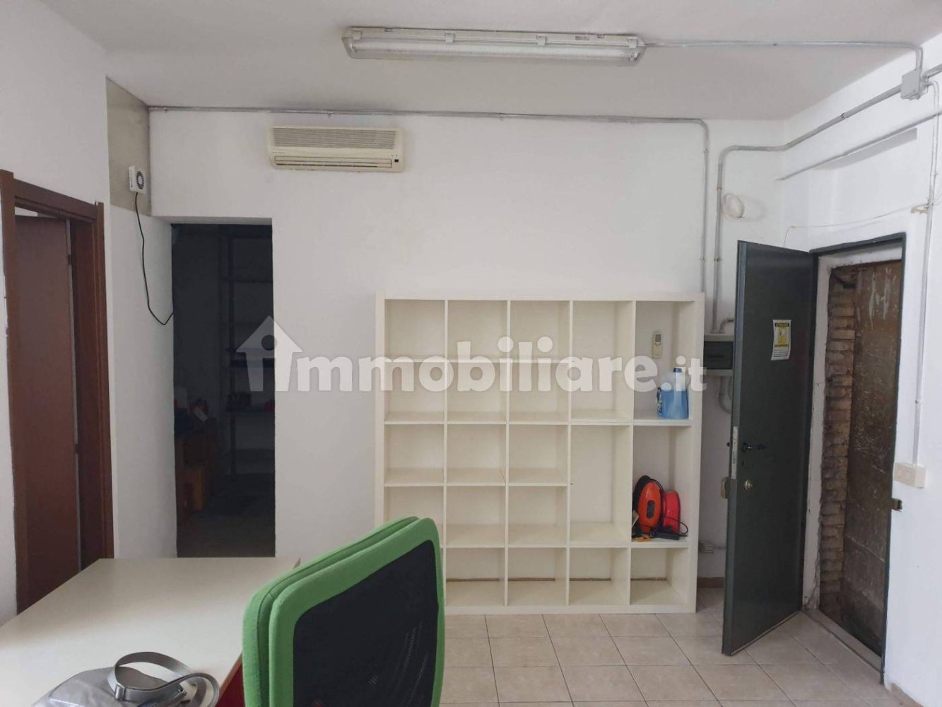 50m² Warehouse in Milan, Italy No. 301367