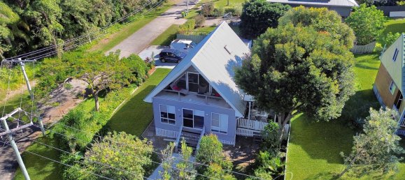 3 bedrooms House in Macleay Island, Australia No. 842 2