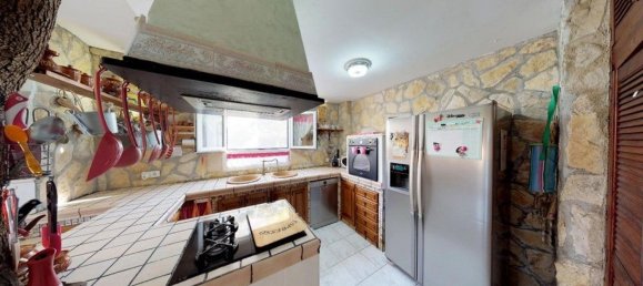 4 bedrooms House in El Toro, Spain No. 153607 2