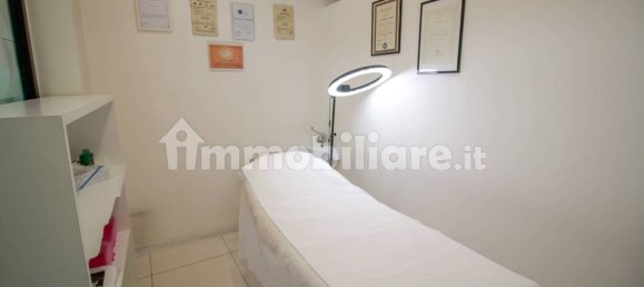 4 rooms Commercial property in Turin, Italy No. 81443 6