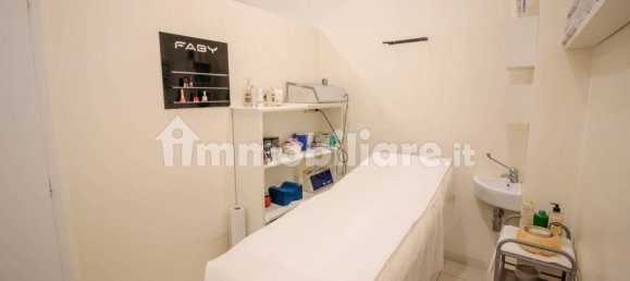 4 rooms Commercial property in Turin, Italy No. 81443 12