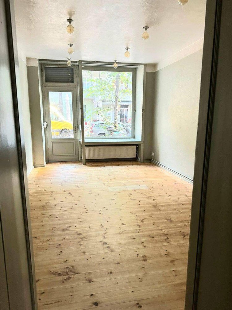 43m² Commercial property in Friedrichshain, Germany No. 239331
