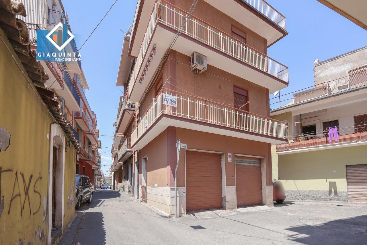 4 rooms House in Palagonia, Italy No. 238967