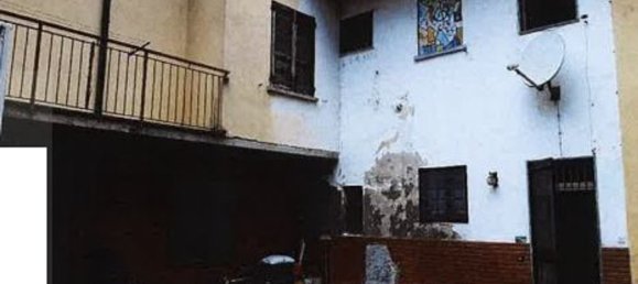 Дом с 3 комнатами в Ландриано, Италия № 160239 3