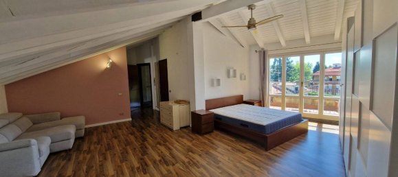 Estudio en Venegono Superiore, Italy No. 326725 9