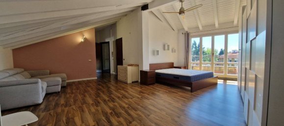 Estudio en Venegono Superiore, Italy No. 326725 7