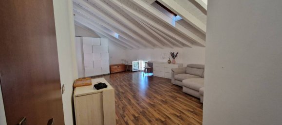 Estudio en Venegono Superiore, Italy No. 326725 14